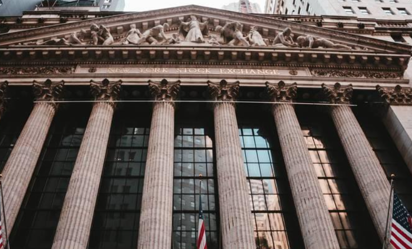 特朗普再度施压美联储，称理事库克应辞职 金价