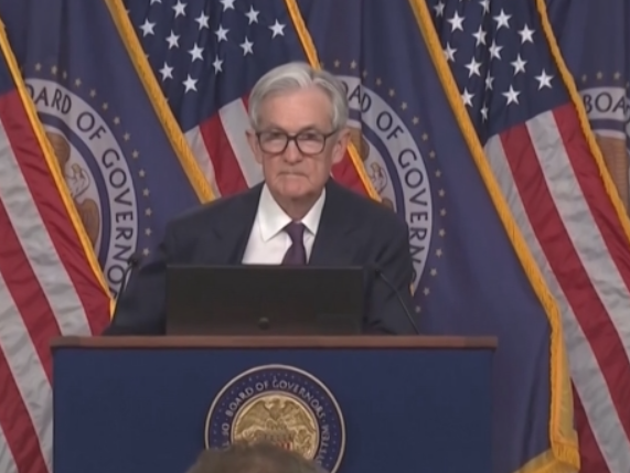 特朗普批评美联储主席鲍威尔能力不足