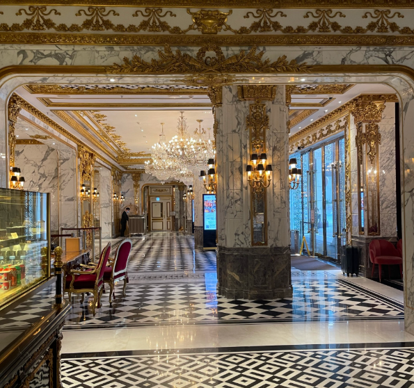 特朗普称白宫宴会厅比预估容量大近40% 可容纳