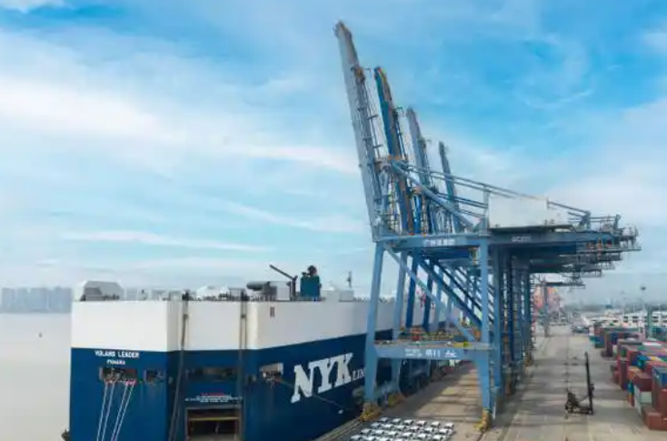 日本出口自4月以来首次增长 对美国出口继续下降