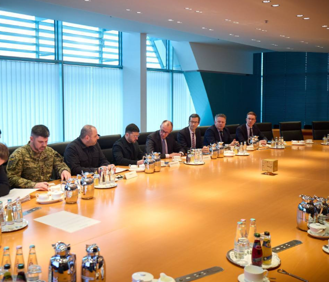 美乌代表团将于15日继续商讨“和平计划”